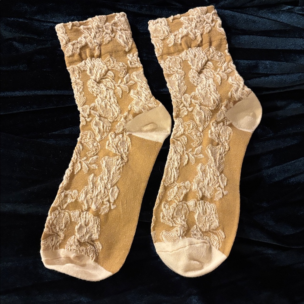 Gifts or Anyone🎁Vintage-inspired Floral Socks